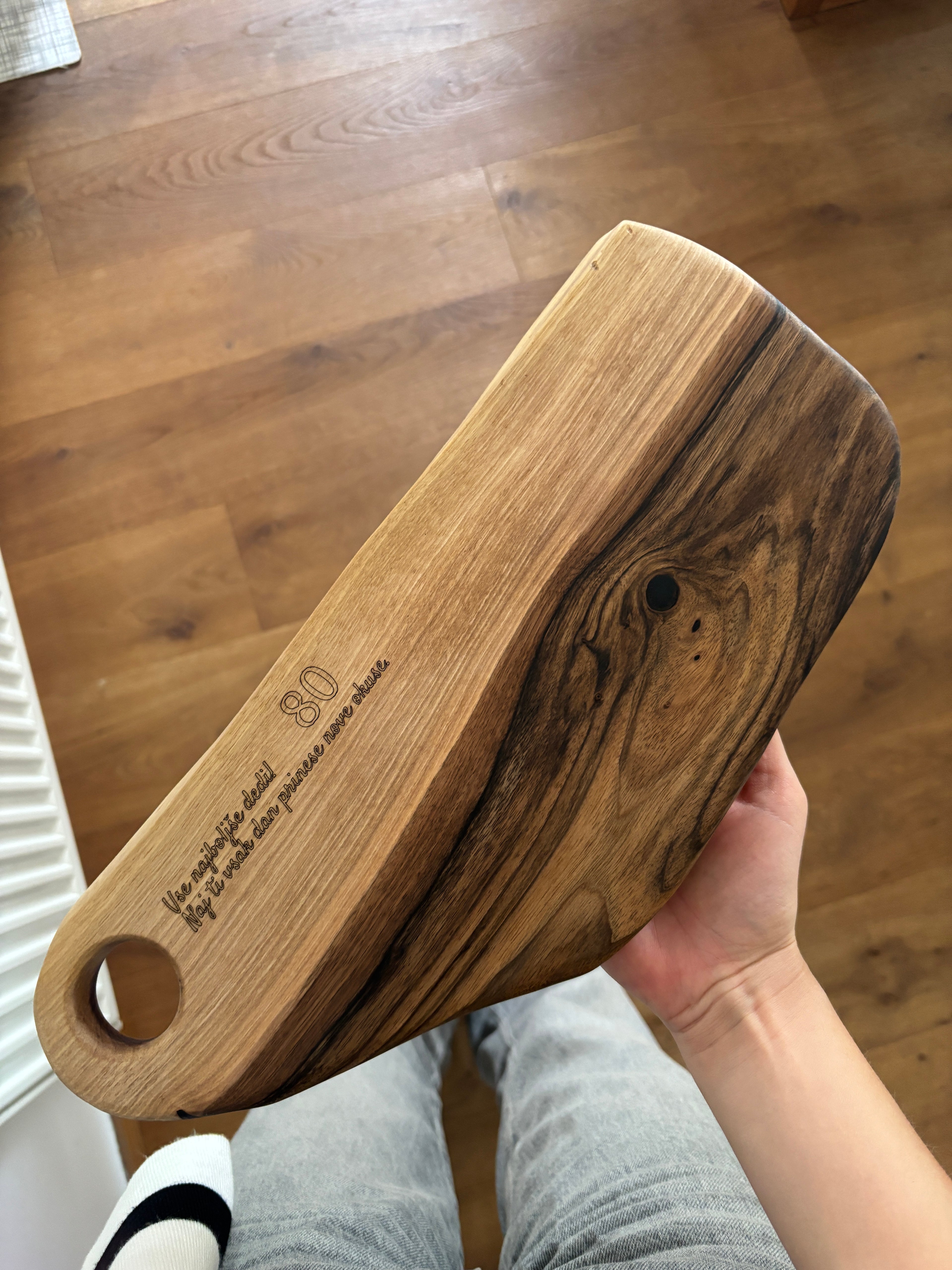 Orehova deska iz enega samega kosa