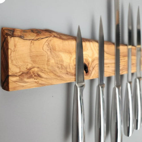 Stojalo za nože z magnetom